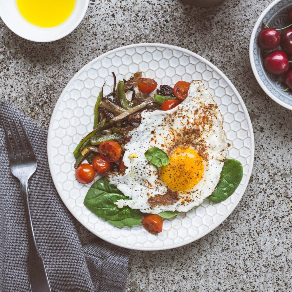 Fried Eggs with Fresh Vegetables